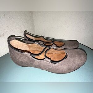 Euro Soft by Sofft - Sookie Flats - Smoked Suede - Sz 8 - Cushy - Like New